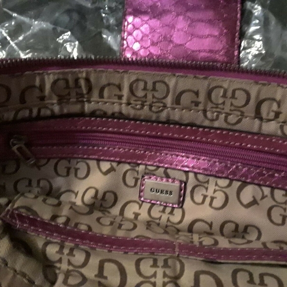 GUESS Wristlet Clutch Bag - Picture 3 of 4